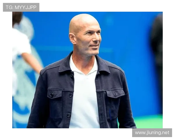 齐达内重返球场十二月七日马赛主场出战慈善义赛引球迷期待